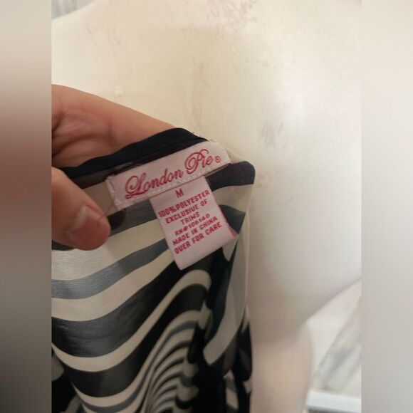 Black tank top - Picture 4 of 5